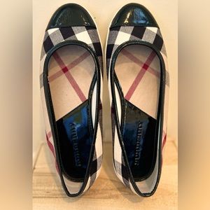 Classic Authentic Burberry Nova Check Flats